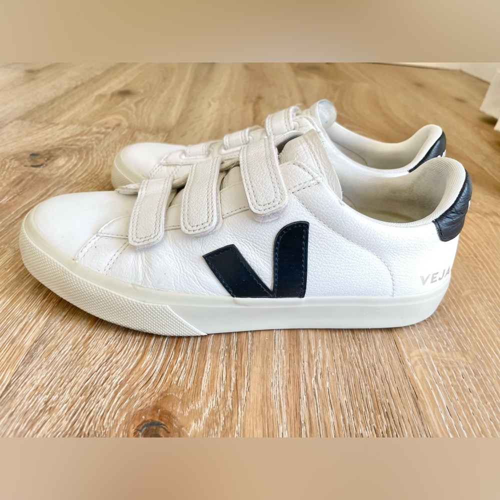 VEJA Recife Sneakers White Black Size 9 - Picture 6 of 11